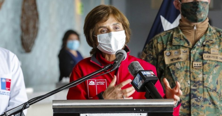 Subsecretaria de Salud Pública, Paula Daza, en punto de prensa tras su visita a la residencia sanitaria en San Antonio. 