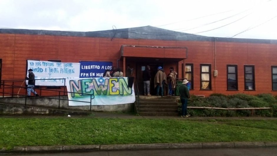 La Municipalidad de Tirúa se encuentra tomada por comuneros Mapuche. (Foto: @rsumen). 